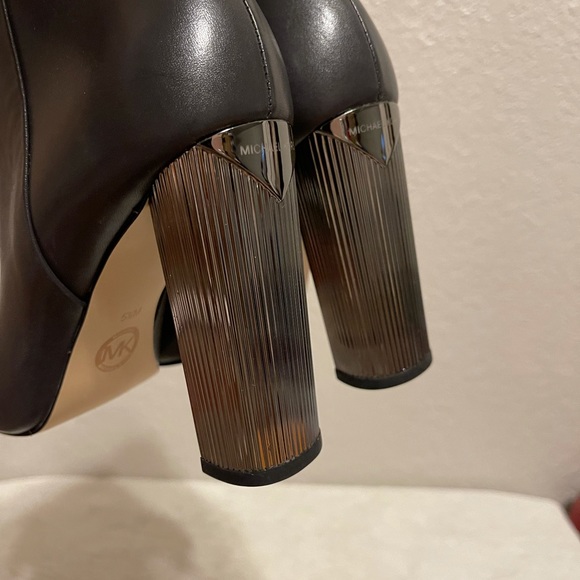 ✅MICHAEL KORS✅  Leather Bootie - Picture 6 of 16